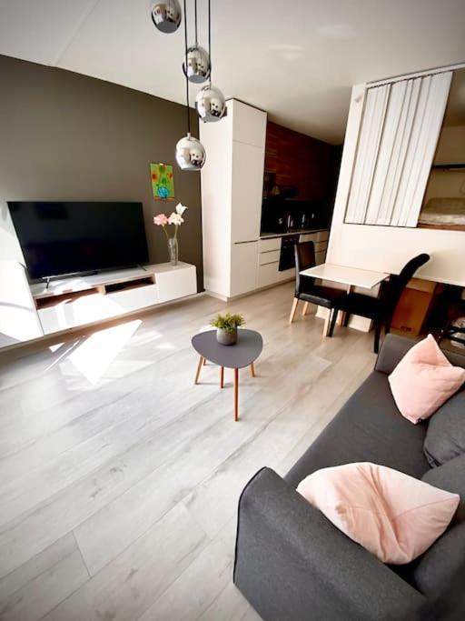 Koselig Og Sentralt Midt I Fargegaten Stavanger Exterior photo