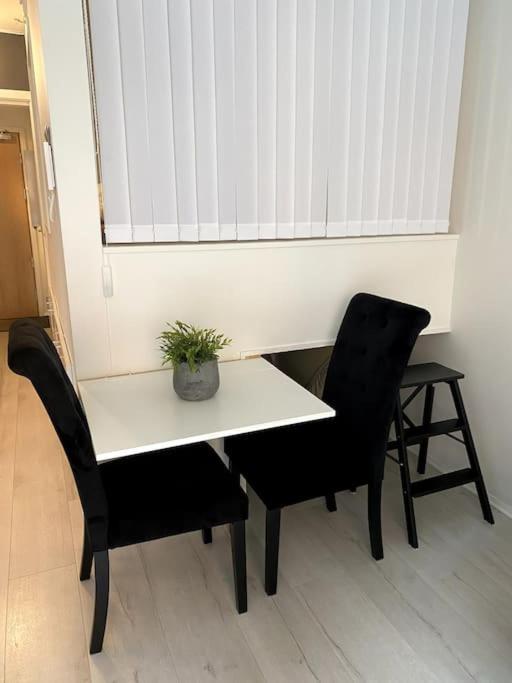 Koselig Og Sentralt Midt I Fargegaten Stavanger Exterior photo